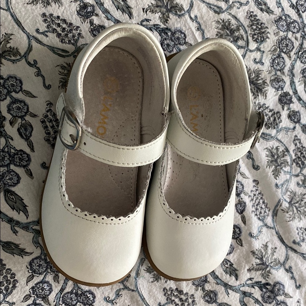 Lamour White Dress Shoes Classic Slip-On Design size 7